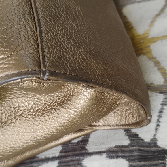 Tignanello Gold Leather Shoulder Bag - Picture 4 of 15